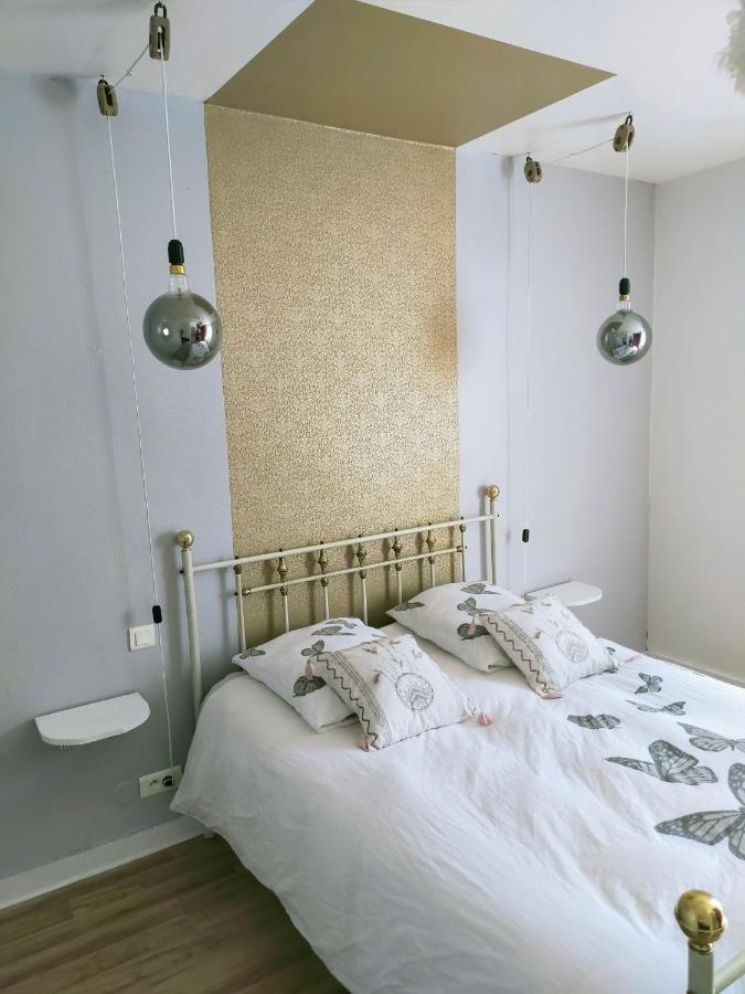 Apartment Au Bord De L'eau A Concarnoloc *