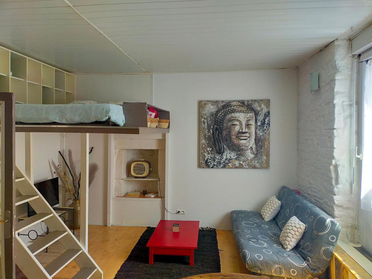 Apartment Au Bord De L'eau A Concarnoloc