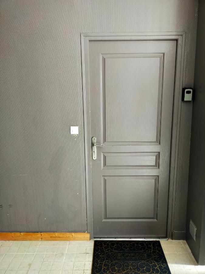 Apartment Au Bord De L'eau A Concarnoloc *